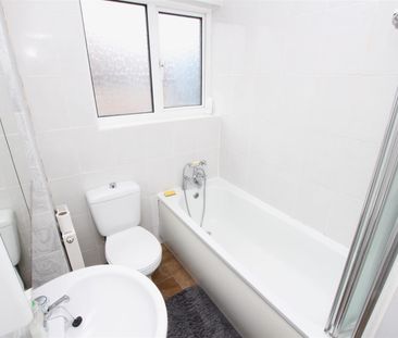 2 bedroom Maisonette to let - Photo 6