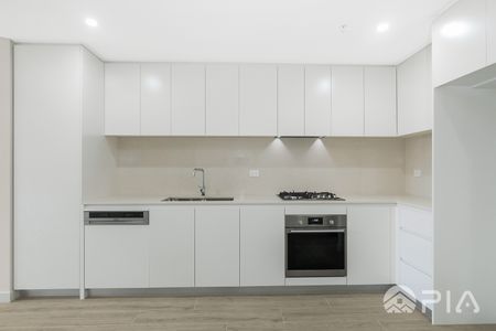 Modern 2 Bedrooms High Level Apartment In Prime Location For Lease!! - Photo 4