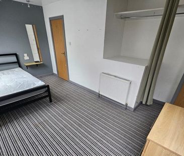 7 bedroom end of terrace house to rent - Photo 4