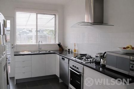 Stylish Bayside Living in the Heart of Port Melbourne - Photo 5