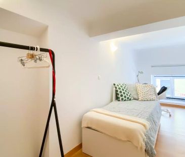 Room in a shared 2-bedroom apartment for rent in Lisbon, professionals and students only - Photo 6