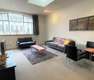 Inner City Living at it's very Best - Photo 3