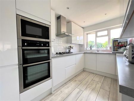 Chertsey Road, Byfleet - 2 bedrooms Property for lettings - Seymours - Photo 5