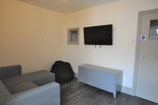 4 bedroom terraced house to rent - Photo 1