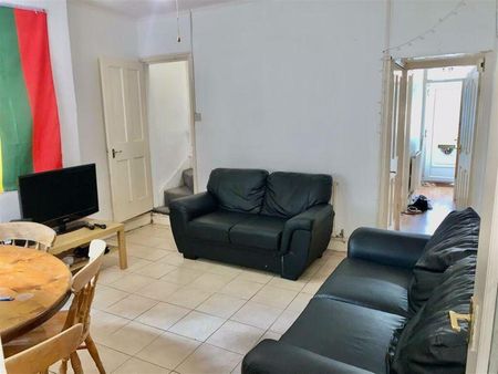 3 bedroom terraced house to rent - Photo 5