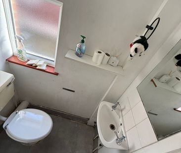 Room in a Shared Flat, Prout Grove, NW10 - Photo 2