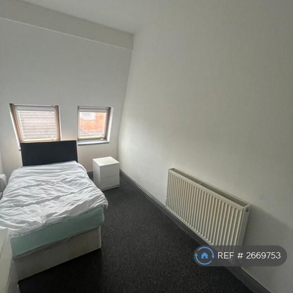 1 bedroom in a house share to rent - Photo 1