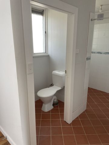 Modern, Accessible 3- Bedroom Home Minutes from the Water - Photo 4