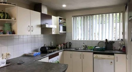 Hill Park Four Bedroom Two Bathroom - Photo 4