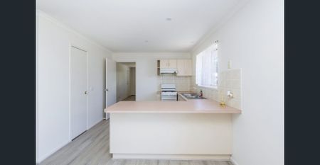 Stylish, Comfortable & Convenient Living in a Quiet Court Location - Photo 4