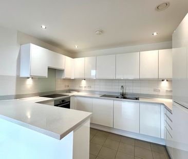 Market Street, Addlestone, Surrey, KT15 - Photo 2