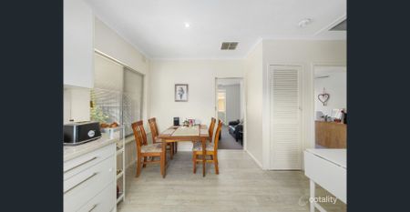 Quiet, Spacious & Well-Presented Unit in a Small Group - Photo 3