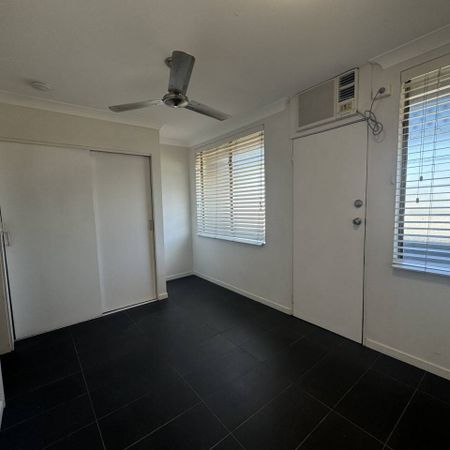 RENOVATED 1 BEDROOM IN QUIET COMPLEX - Photo 3