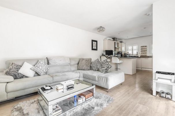 2 bedroom link detached house to rent - Photo 1