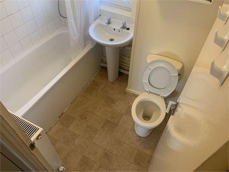 3 bedroom ground floor maisonette to rent - Photo 5