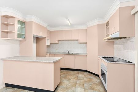 Modern 3-Bedroom Townhouse Close to University and CBD - Photo 3
