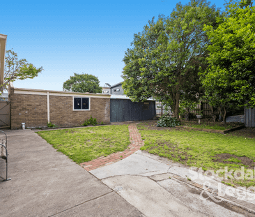 Family Living With Great Outdoor Space - Photo 6