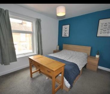 3 bedroom terraced house to rent - Photo 6