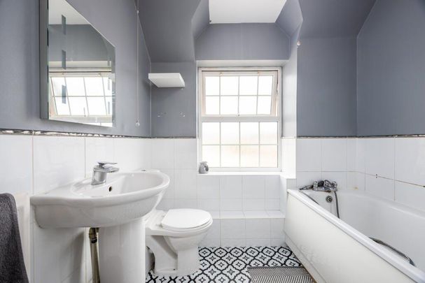 6 bedroom semi-detached house to rent - Photo 1