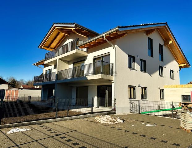 Großzügige Dachgeschosswohnung mit Bergblick - Photo 1