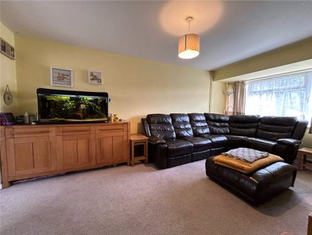 3 Bedroom House - Cunningham Avenue, Bishops Waltham - Photo 3