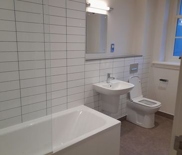 2 Bed Flat, Deanery Way, SK1 - Photo 6
