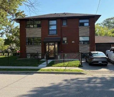 45 Oakmount Rd | 45 Oakmount Rd, Toronto - Photo 1