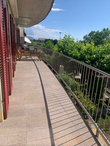À louer – Magnifique appartement-terrasse de 4.5 pièces avec vue panoramique – Chez-le-Bart (NE) - Foto 3