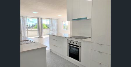 2 BEDROOM UNIT WITH WATER VIEWS – SURFERS PARADISE - Photo 4