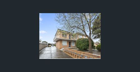 Light and Bright - Photo 3