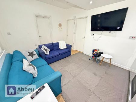 2 bedroom flat to rent - Photo 3