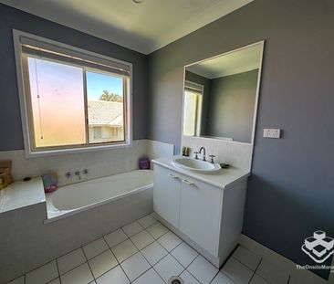 Split level offer privacy and flexibility - Photo 2
