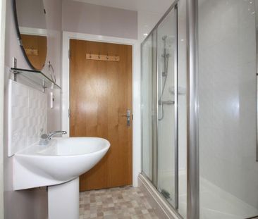 2 bedroom flat to rent - Photo 5