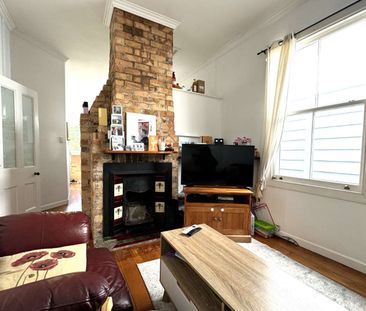 Three bedroom family home - Photo 4