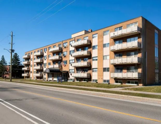 Franklin Manor Apartments - PARKING SPACE, WATER & HEAT INCLUDED, HYDRO EXTRA | 140 Franklin St N, Kitchener - Photo 1