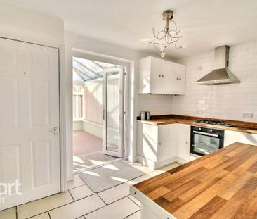 3 bedroom end of terrace house to rent - Photo 1
