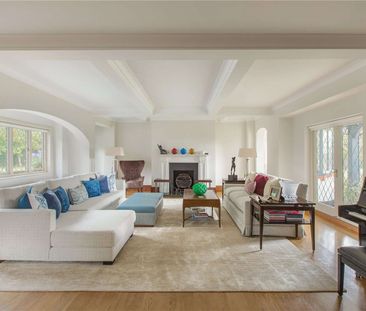 Beautiful arts and crafts house with commanding views over the Chil... - Photo 2