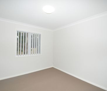 Modern Two-Bedroom Flat with Private Yard - Photo 4