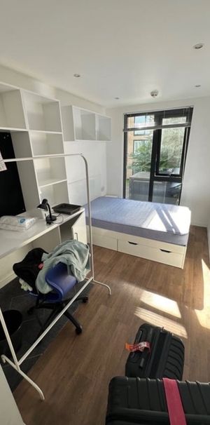 Room in a Shared Flat, Montgomery St, EH7 - Photo 1