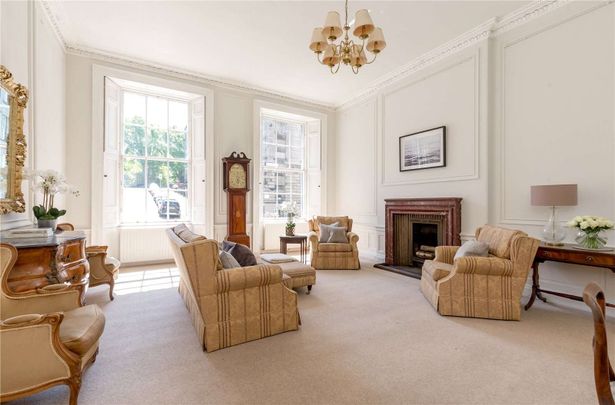 Well presented one bedroom raised ground floor flat with generous and elegant proportions, available on a furnished basis - Photo 1