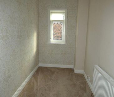 2 bedroom end of terrace house to rent - Photo 1