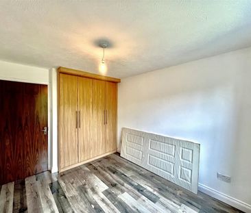 Carlton House, Staines Road, Feltham, TW14 - Photo 1