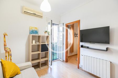 Piso de alquiler en Carrer de Jacquard, Sants - Photo 2