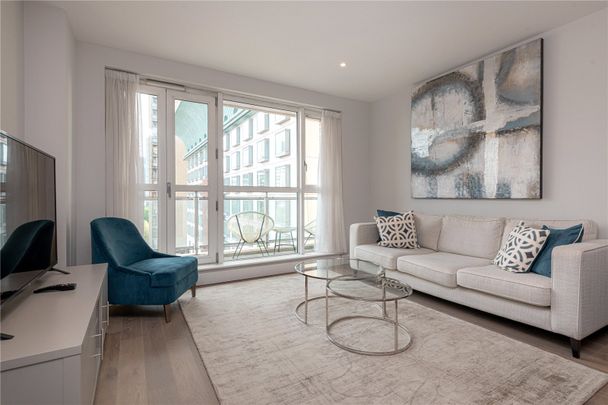 Stunning Two Bedroom Apartment set within a Waterfront Estate in Canary Wharf - Photo 1