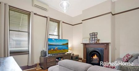 Charming Family Home - Photo 5