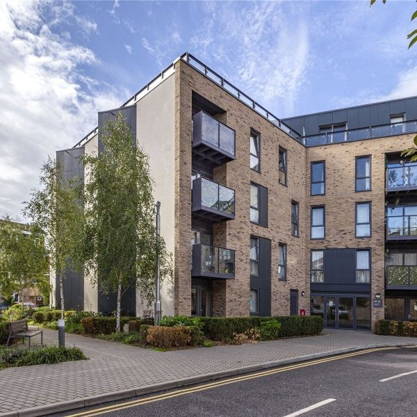 Market Street, Addlestone, Surrey, KT15 - Photo 1