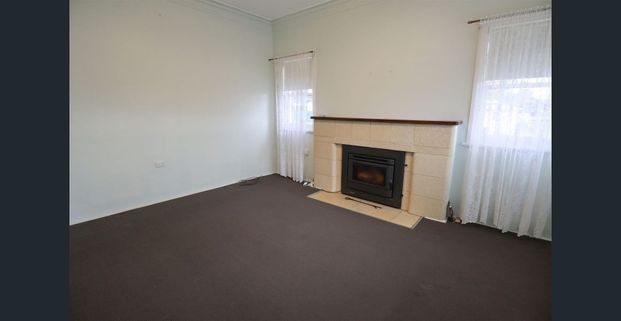 Italian Rendered Brick Home, Close To CBD. - Photo 1