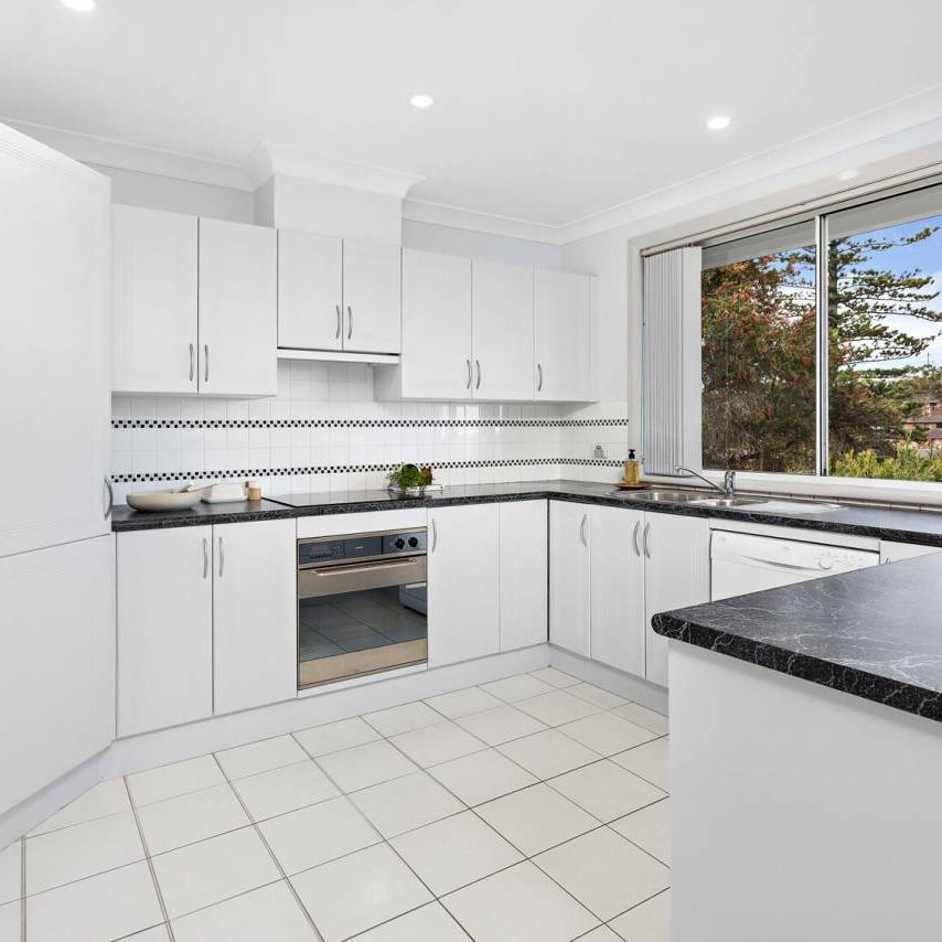 Fully Furnished Three-Bedroom Home In The Heart Of Kiama - Photo 1