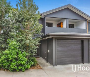 When Convenience Matters - Well Appointed Property - Walking Distan... - Photo 1