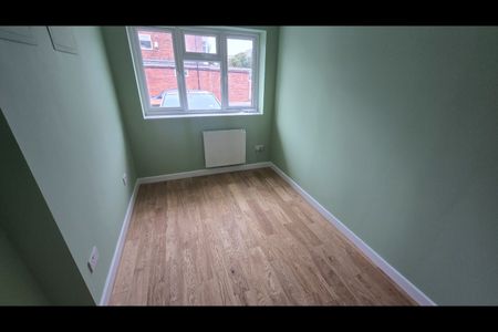 Room in a Shared House, Atkinson Road, E16 - Photo 3